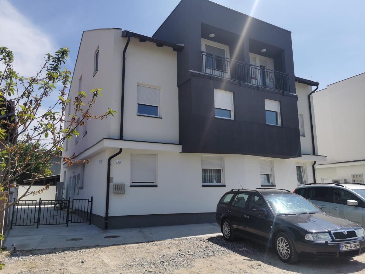 Lada Apartman