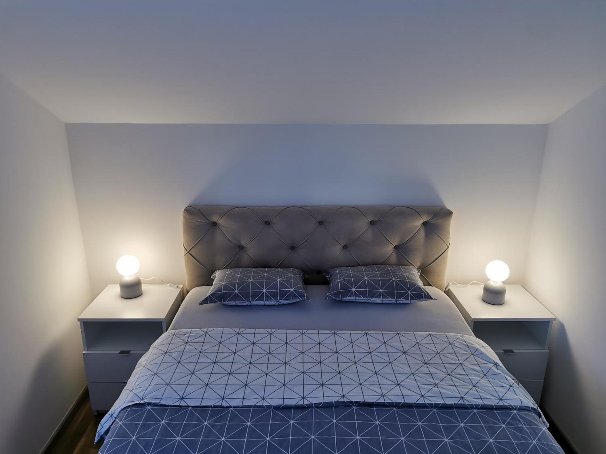 Lada Apartman *